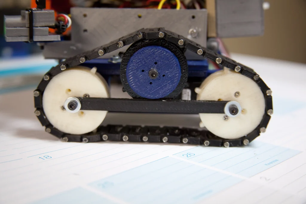 Universal Servo Driven Tank Tracks