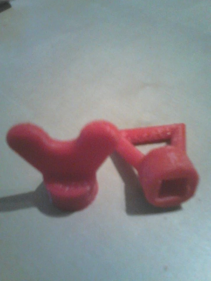 key with a hole of square 8