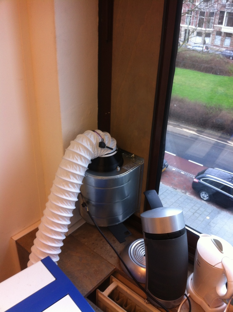 Laser cutter fume extraction
