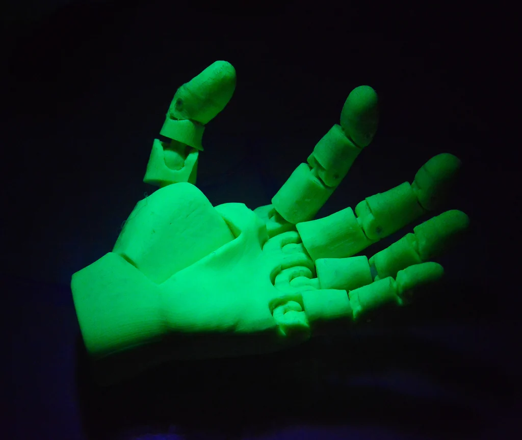Poseable Human Hand 16 points of Articulation