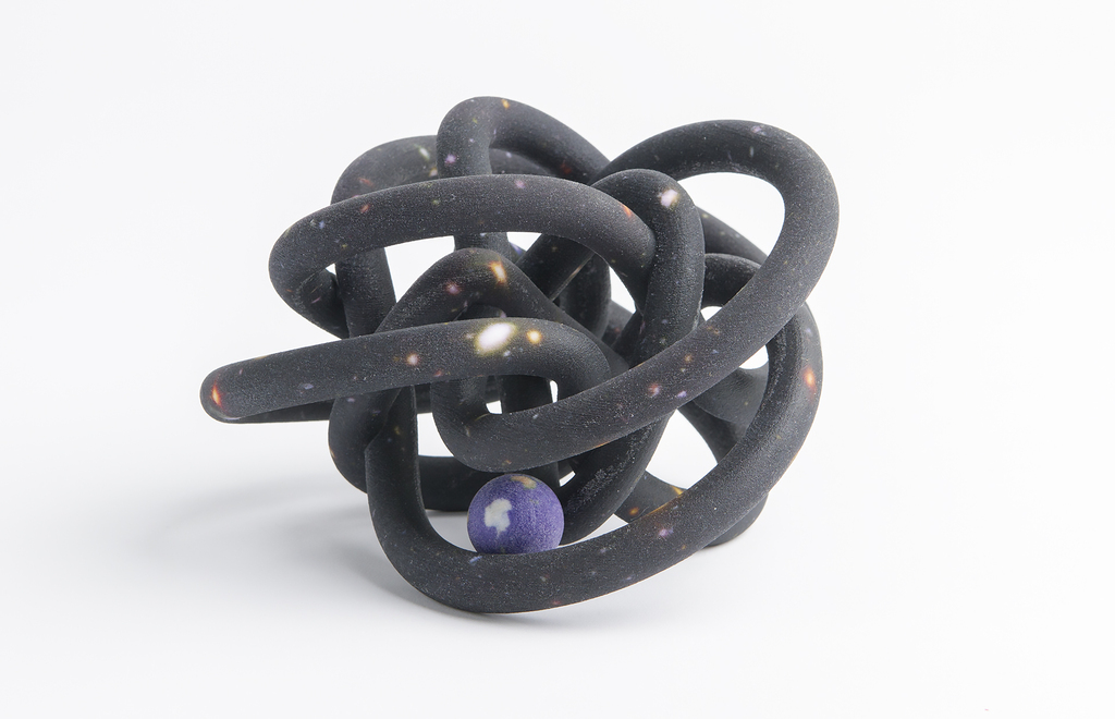 Knotted Orbit