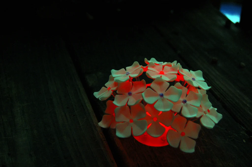 Hydrangea Portable LED Lamp