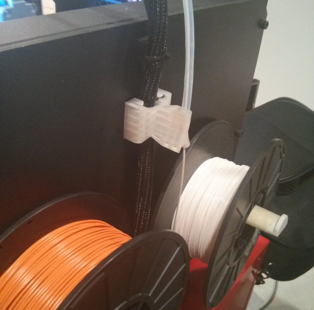 Improved filament guide tube holder for Replicator 2