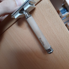 wallmount safty razor
