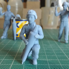 Gluetrooper kneeling