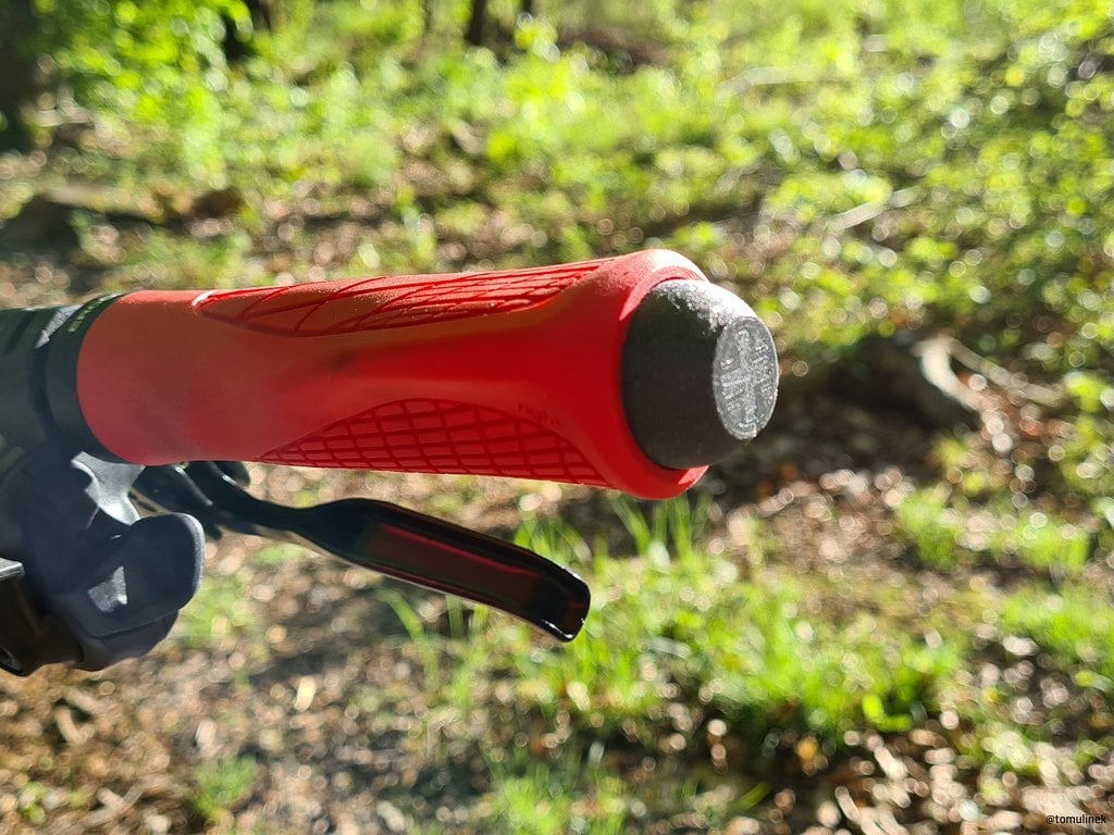 Soft plug for MTB handlebars