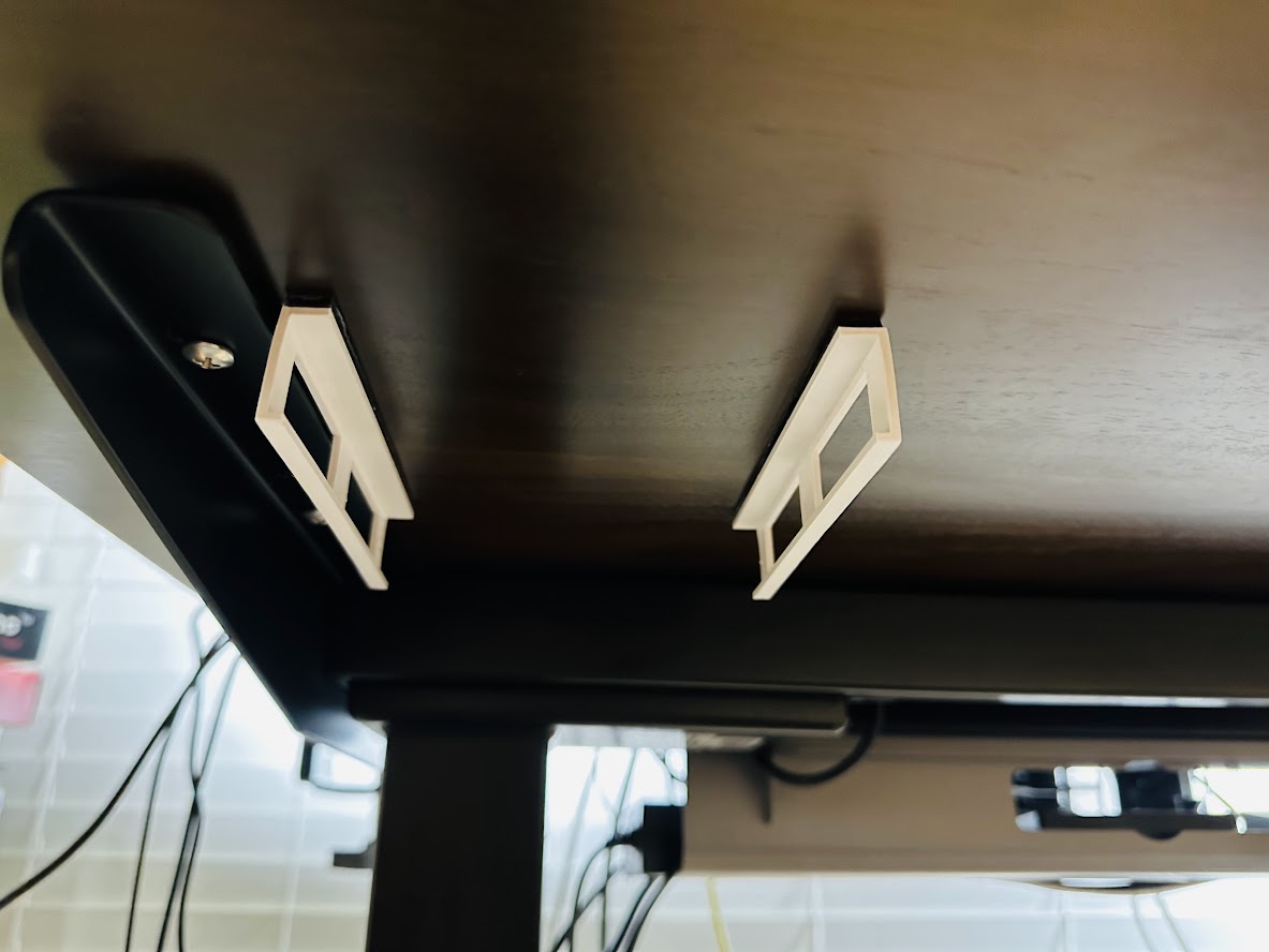 Simple underdesk keyboard holder