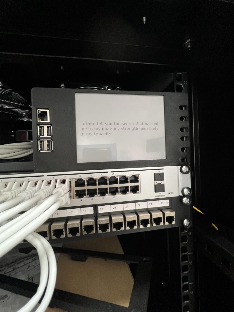 5.83 inch Waveshare E-Ink & Raspberry Pi 3b+ mount for 19" server rack