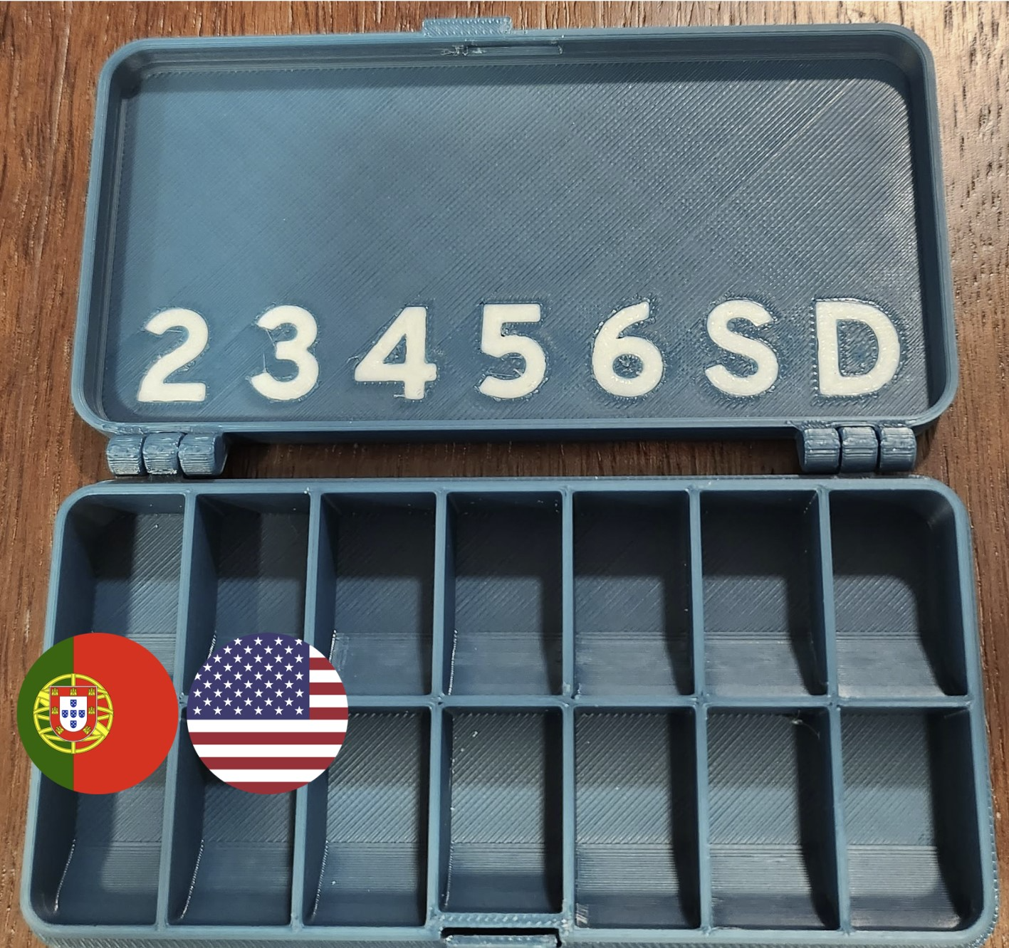 Compact weekly pill box, easy-to-read
