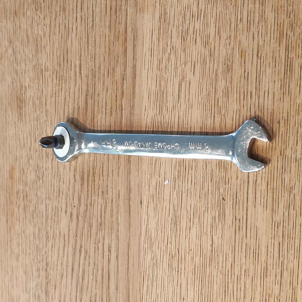 Screwbit adapter for M8 ratchet wrench