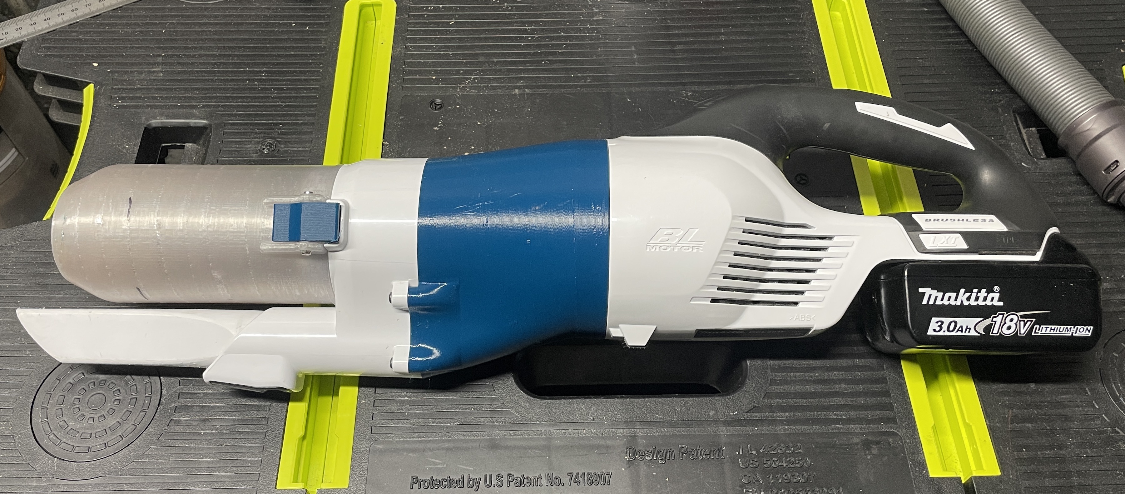 Makita 18V vacuum with integrated cyclone