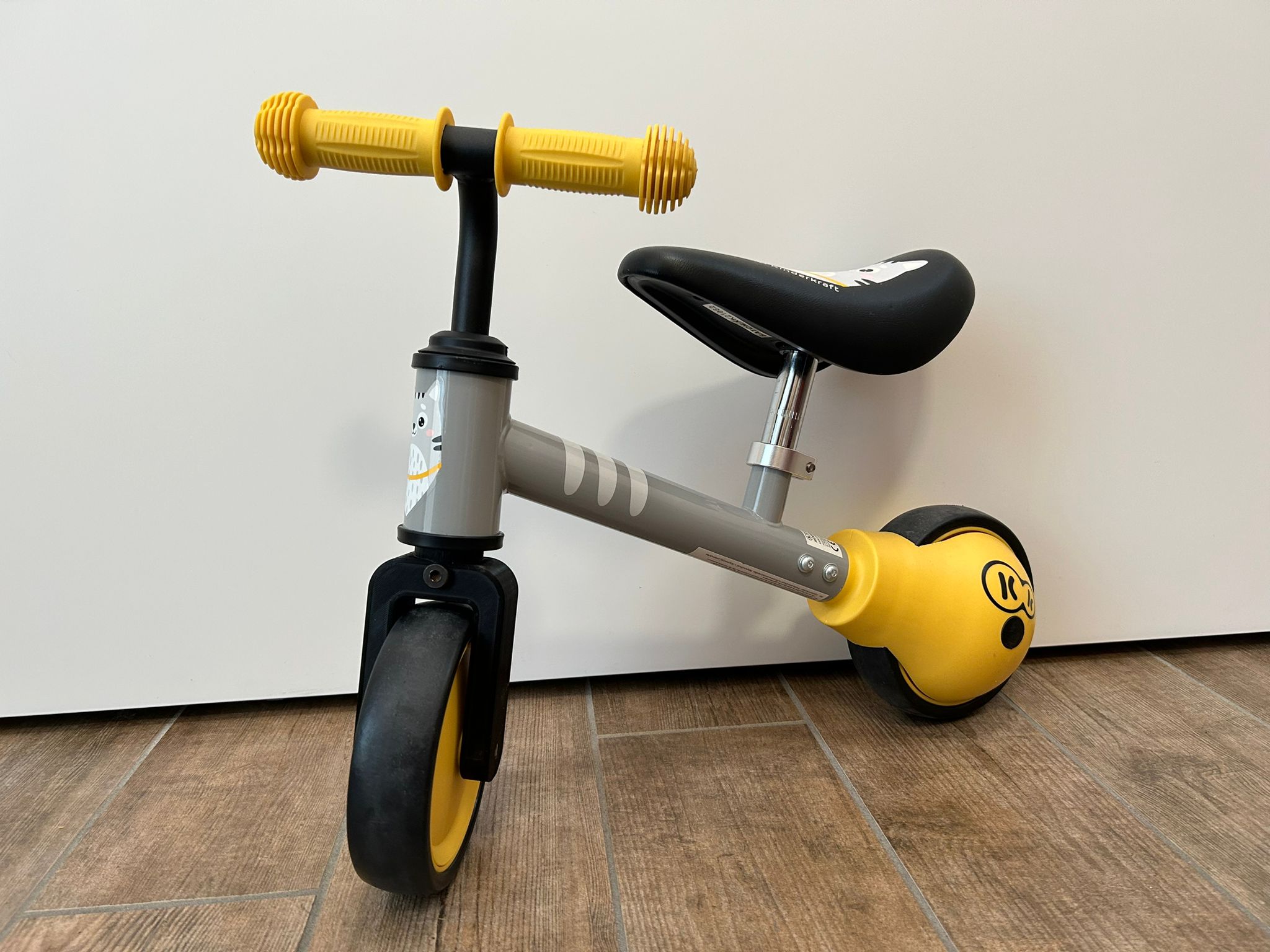 Kinderkraft balance bike transformation from 3 to 2 wheels