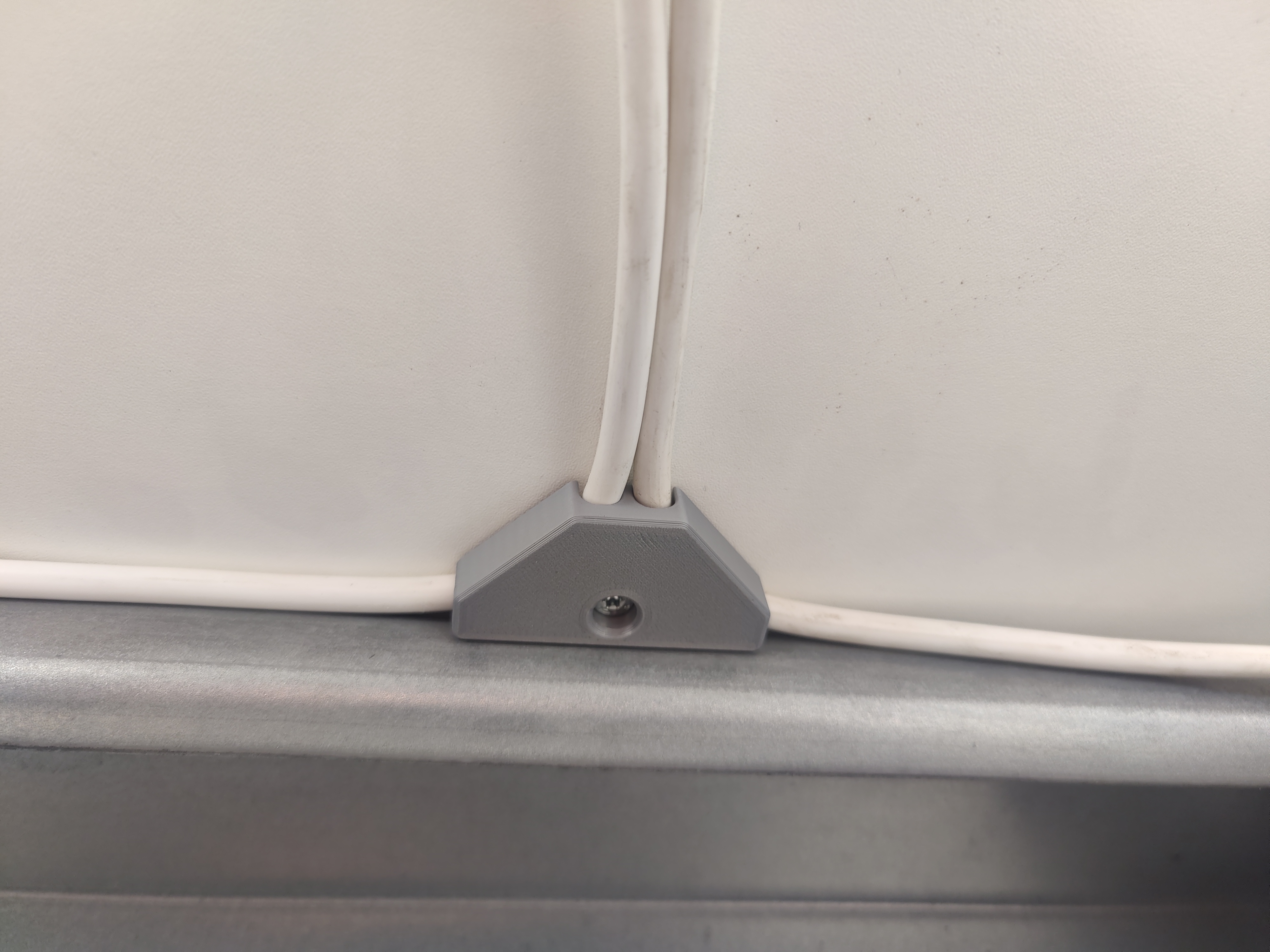 90 degree wire guide