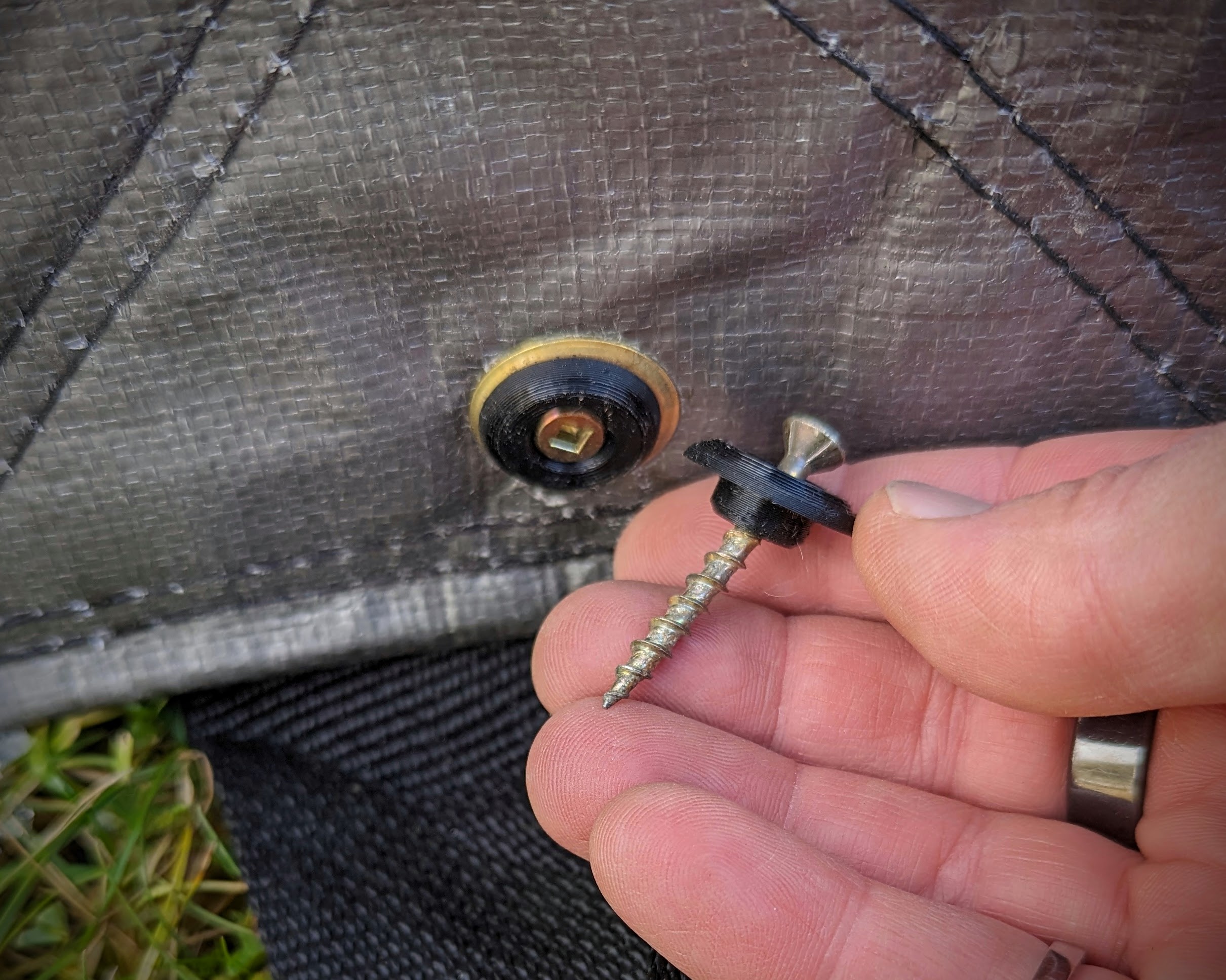 Stepped Grommet Washer for Securing Tarps