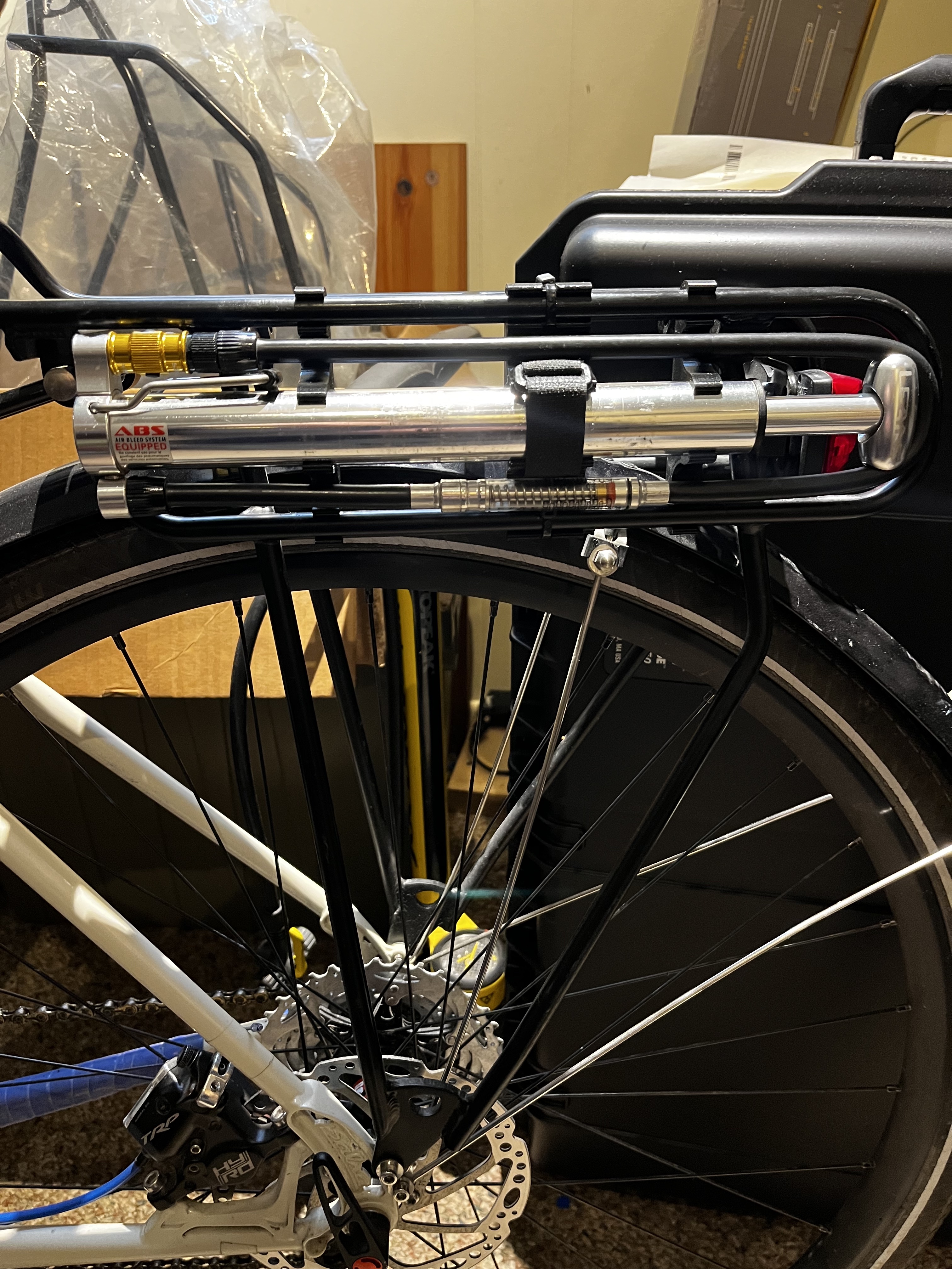 Lezyne Micro Floor Drive HVG Pump mount for Racktime Addit bicycle rack