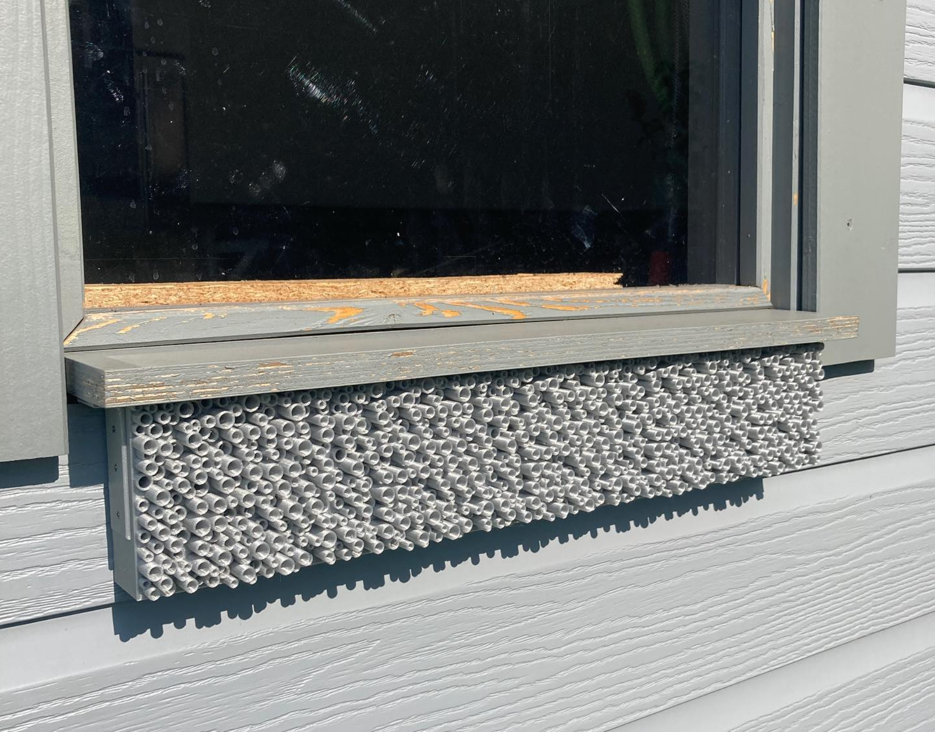 Bee Hotel  – Shelter for Solitary Bees