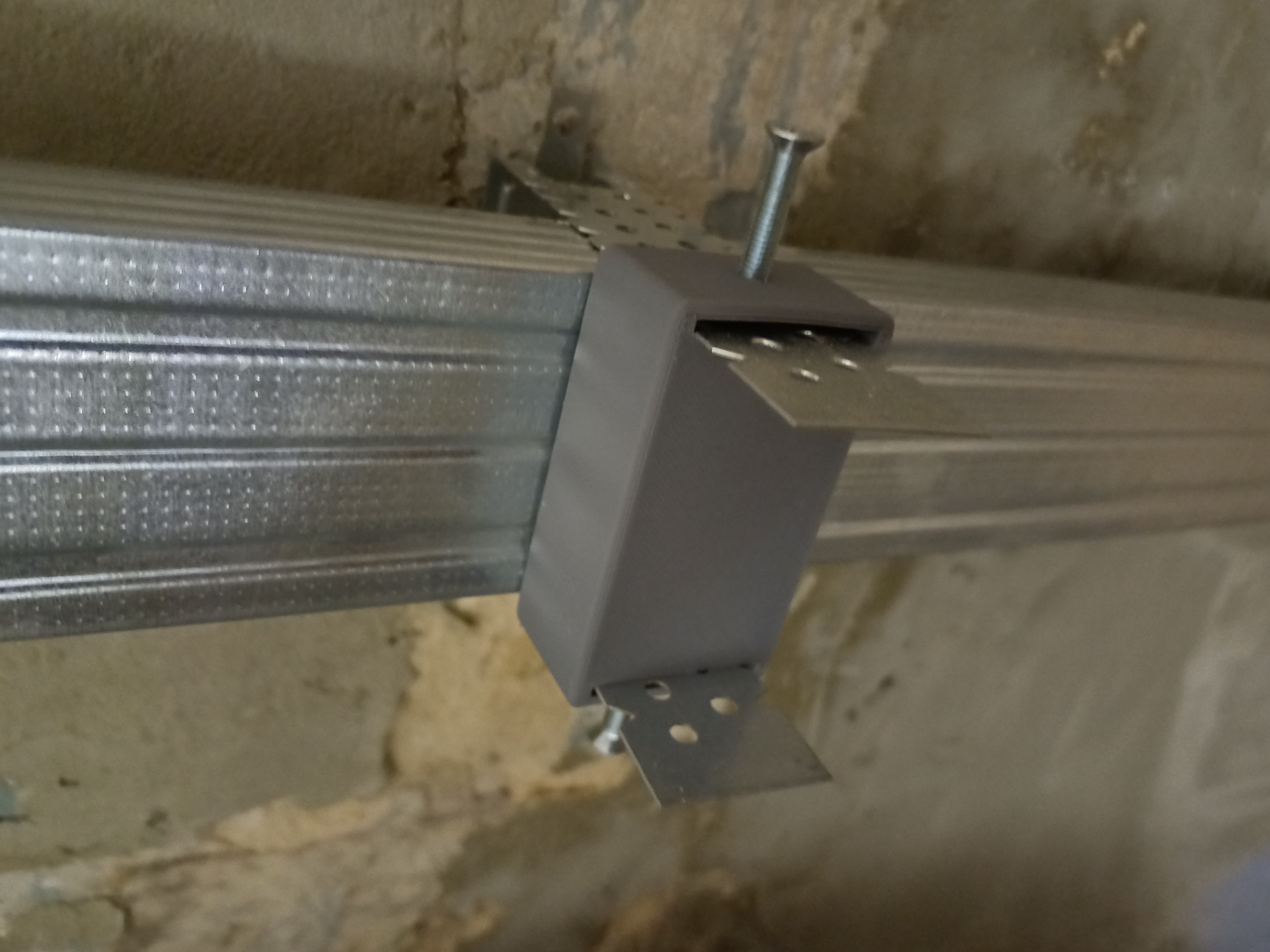 ,,Krab'' Metal profile mount holder