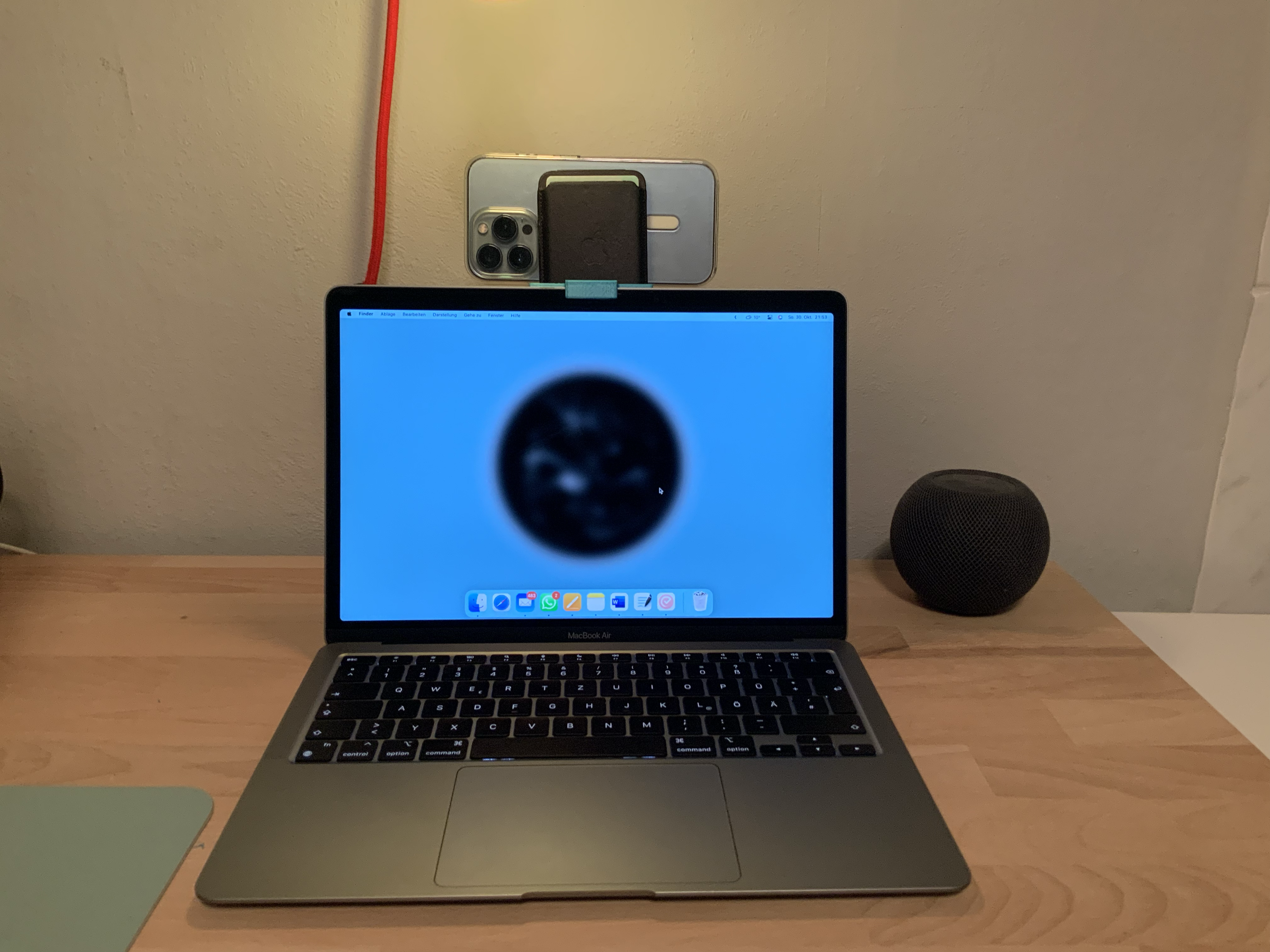 Magsafe Wallet Continuity Camera macOS iPhone Mount
