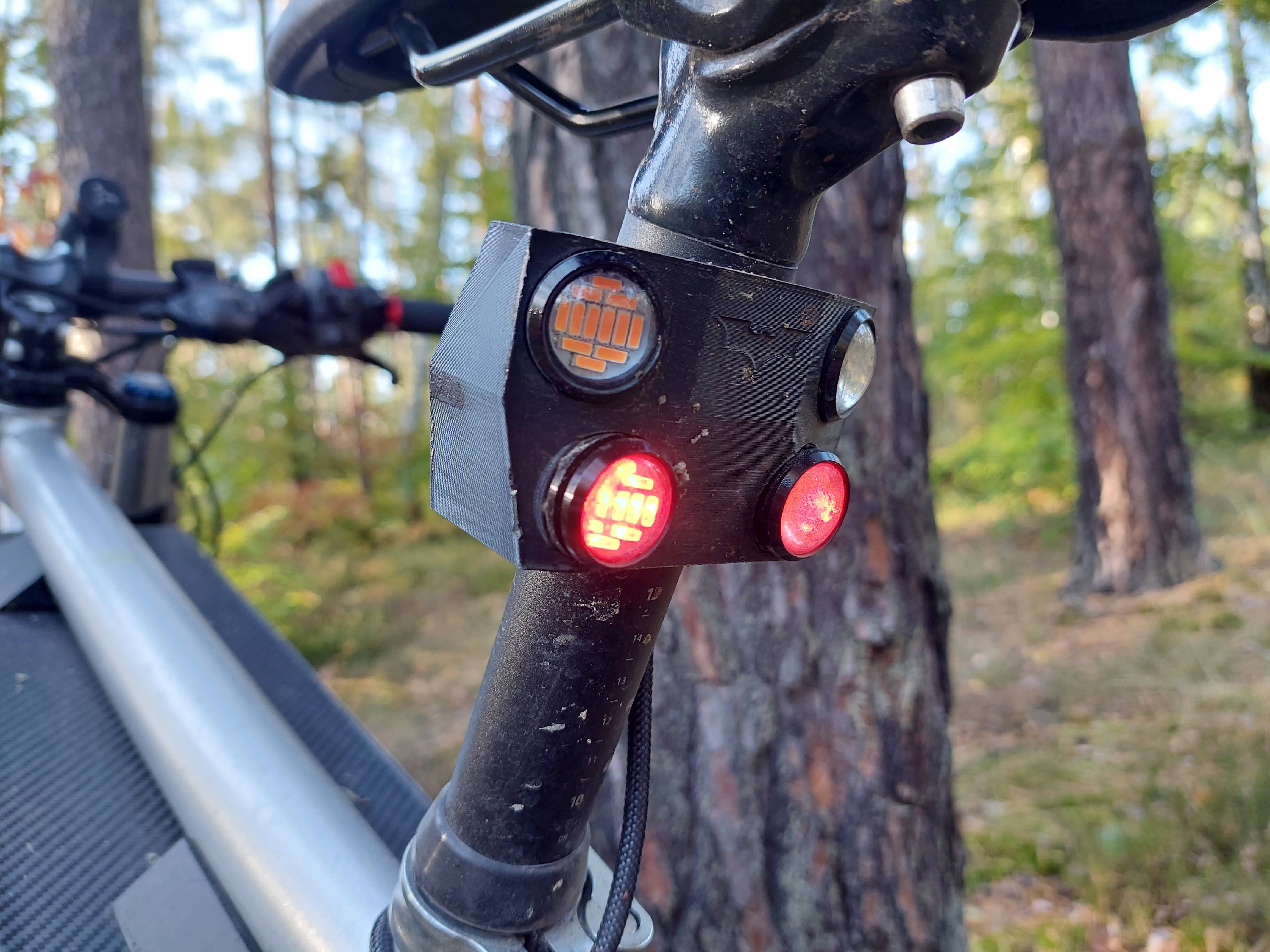 Bike / ebike taillight eagle eye led seatpost clamp