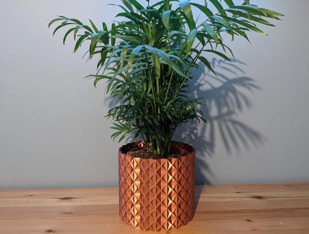 AVI Deluxe Vase