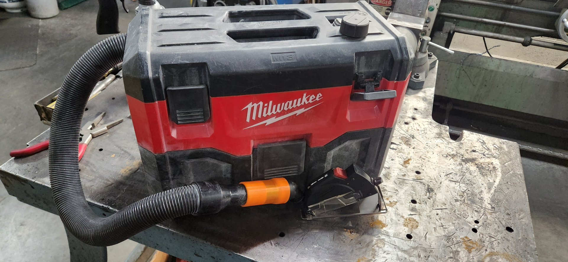 Cutoff tool vacuum adapter