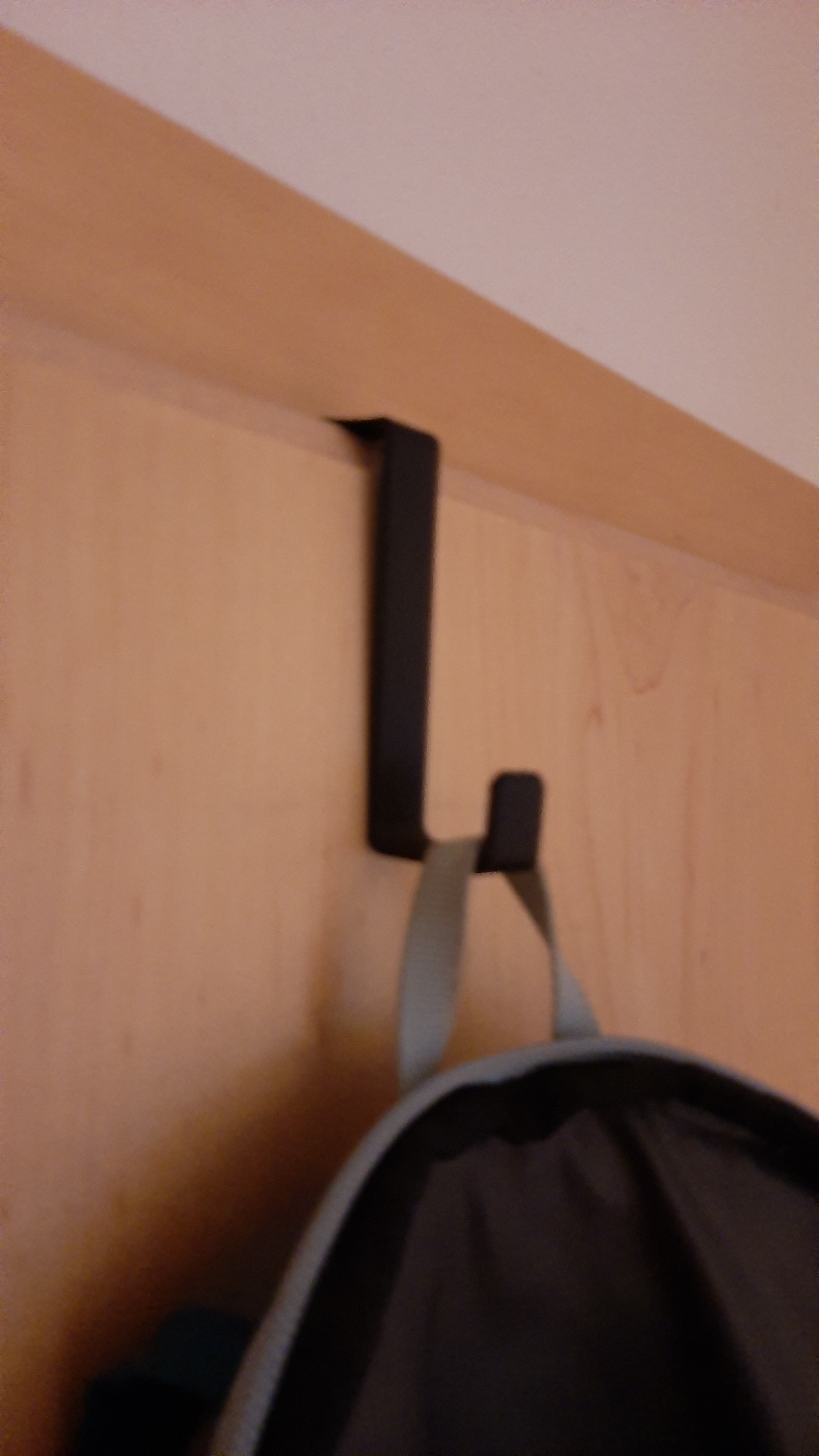 Door hook / clotheshanger