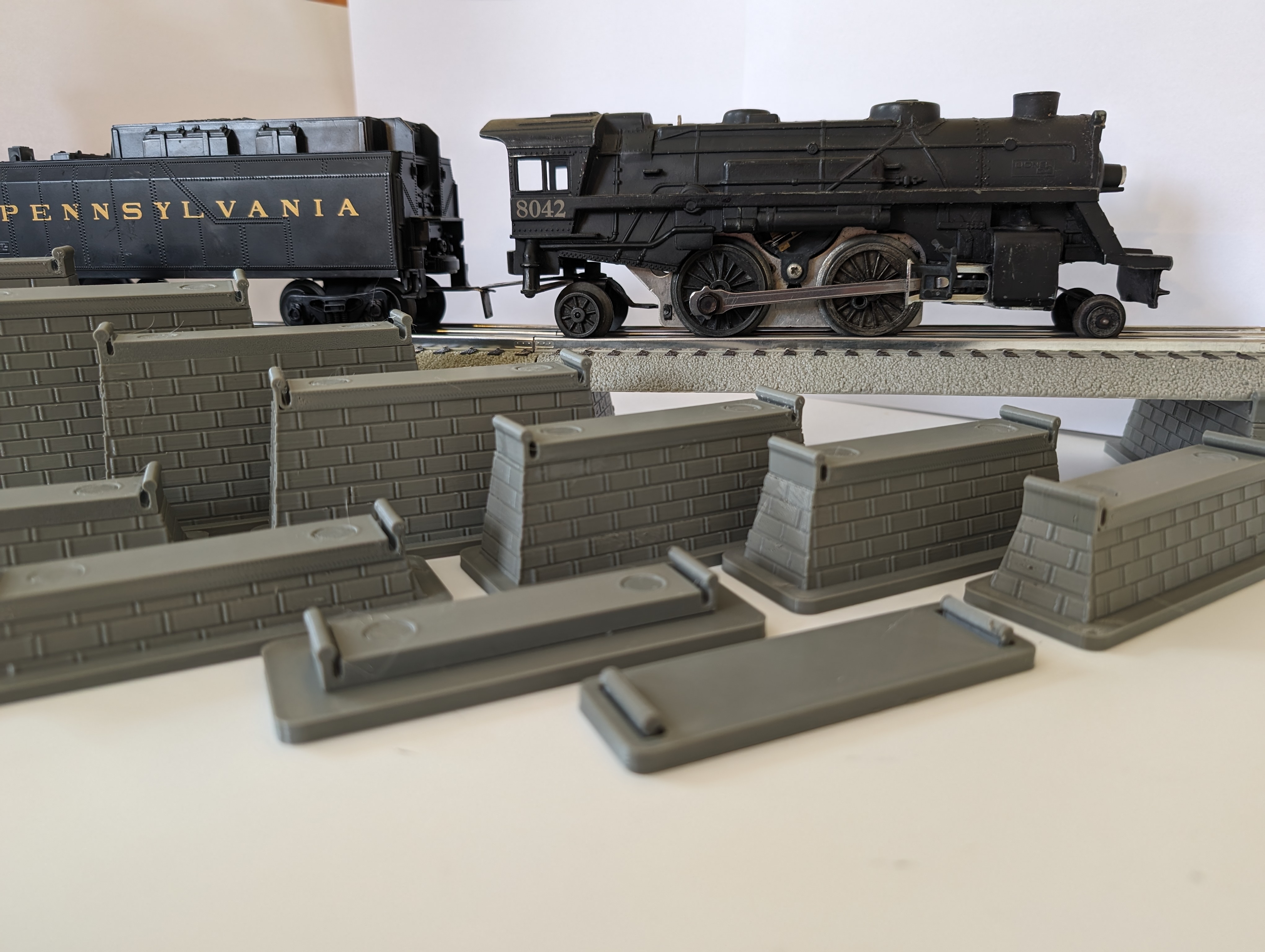 Lionel Fastrack Compatible Graduated Trestle - O Gauge Train Track Bridge