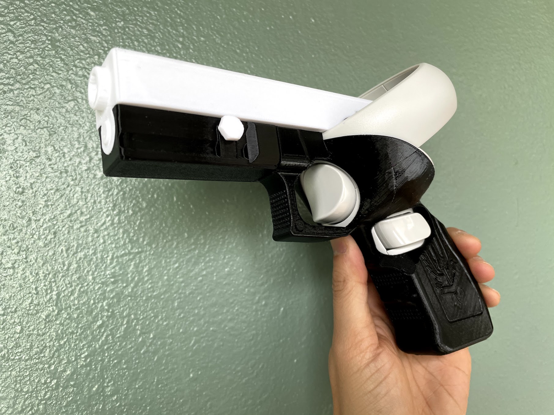 "Chewey_GLK-17_Q1" Oculus Quest 1 VR pistol grip
