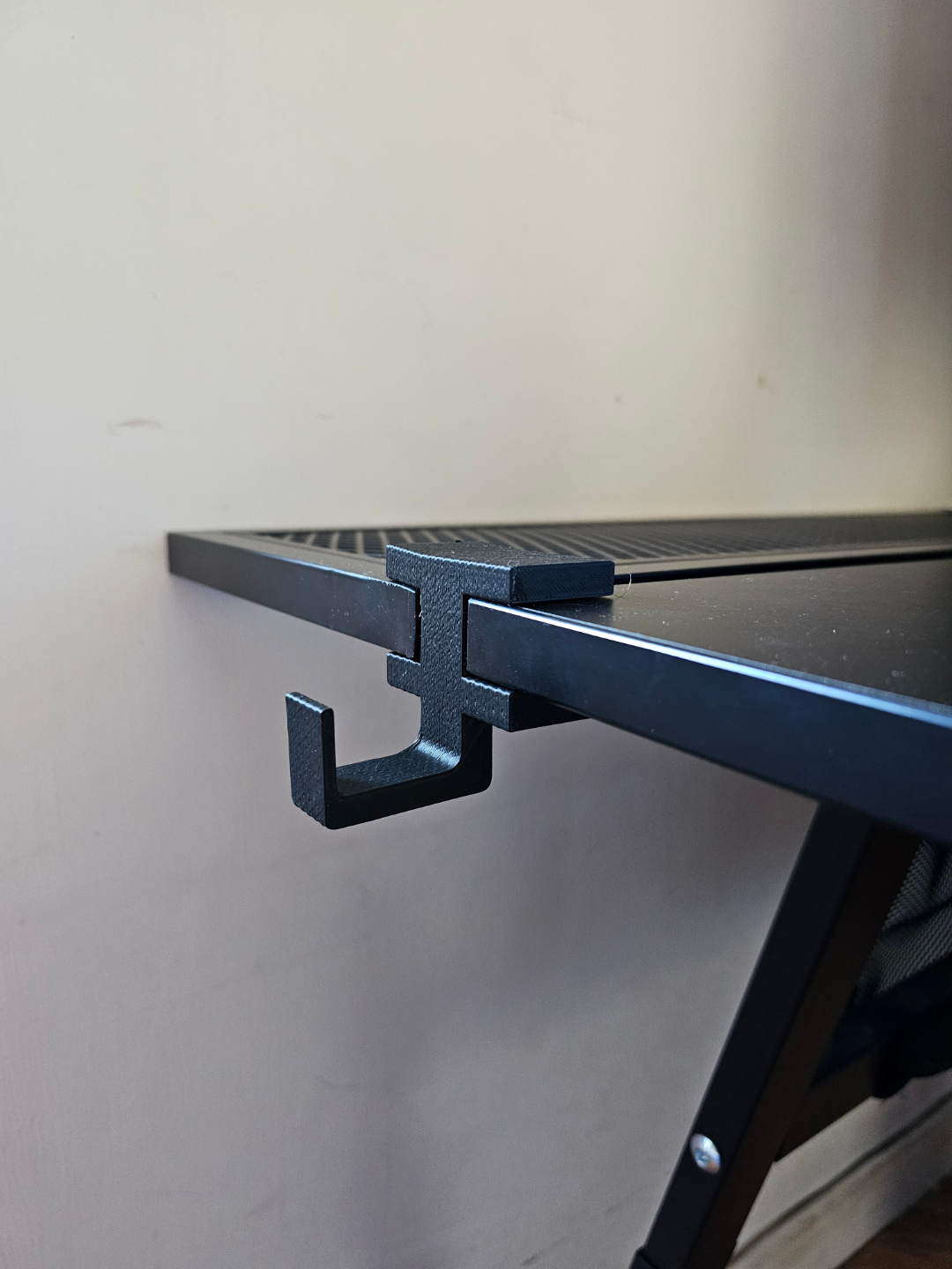 Side bag/backpack hanger for IKEA Utespelare