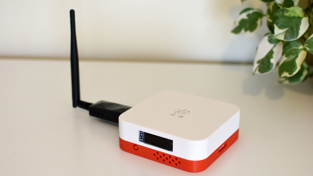 Raspberry Pi 2/3/3B+ case with power button and oled display