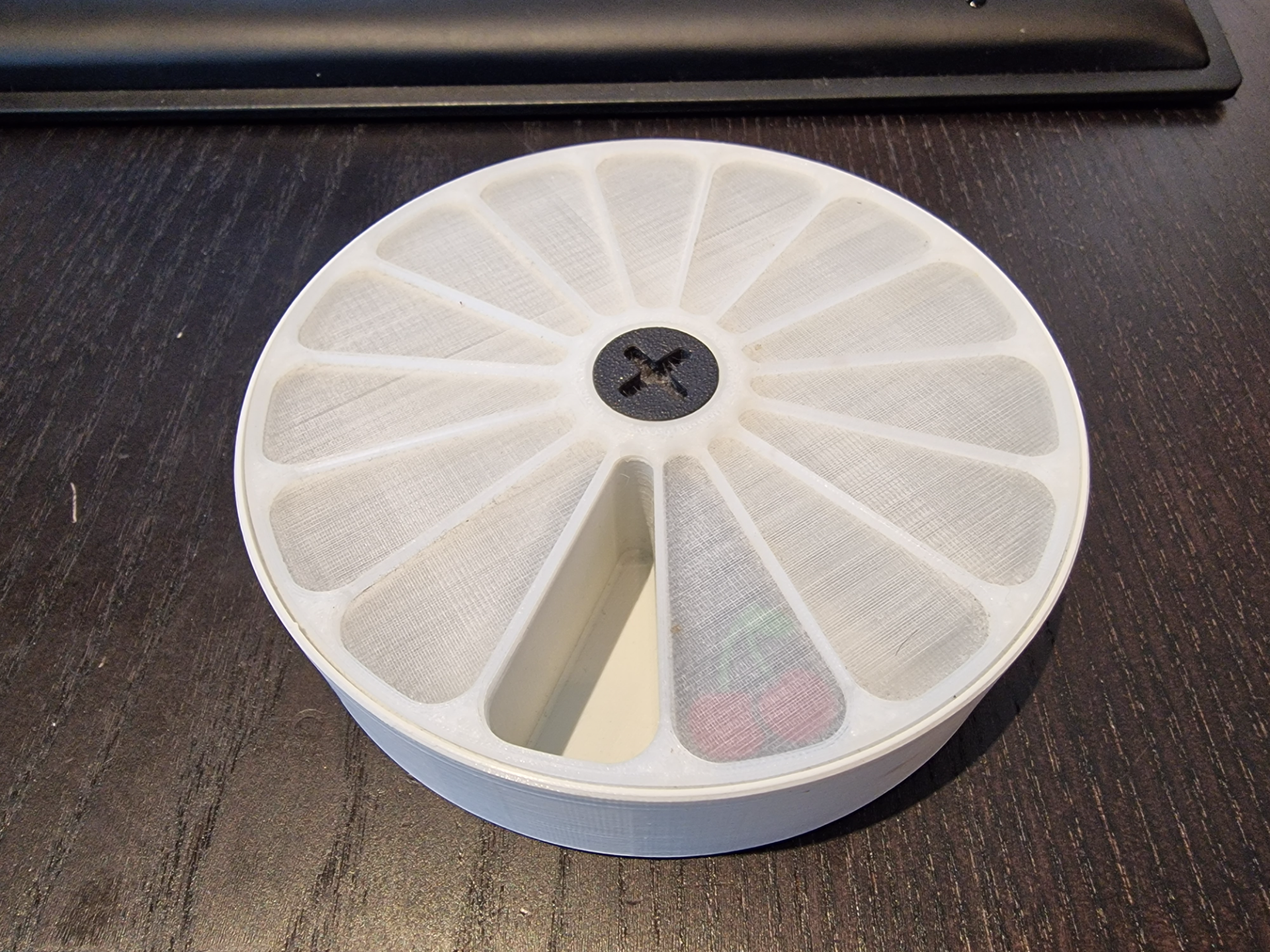 Circular pill box for 14 days, with screw on lid and secret compartment