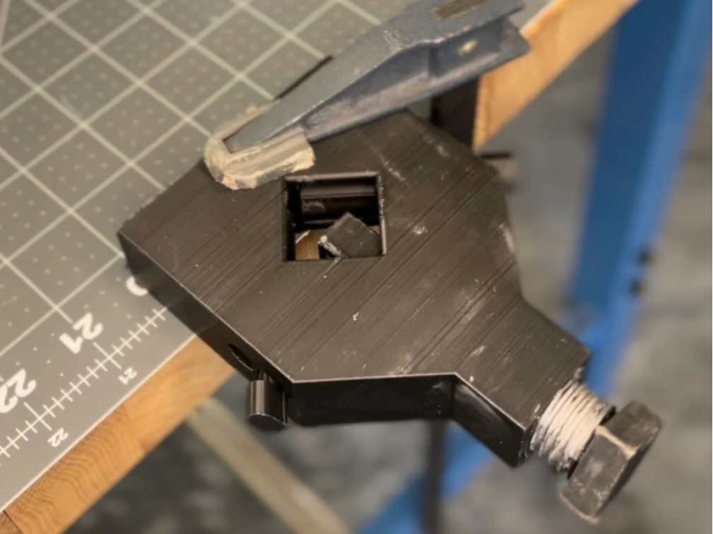 Scrap wire insulation jacket cutter