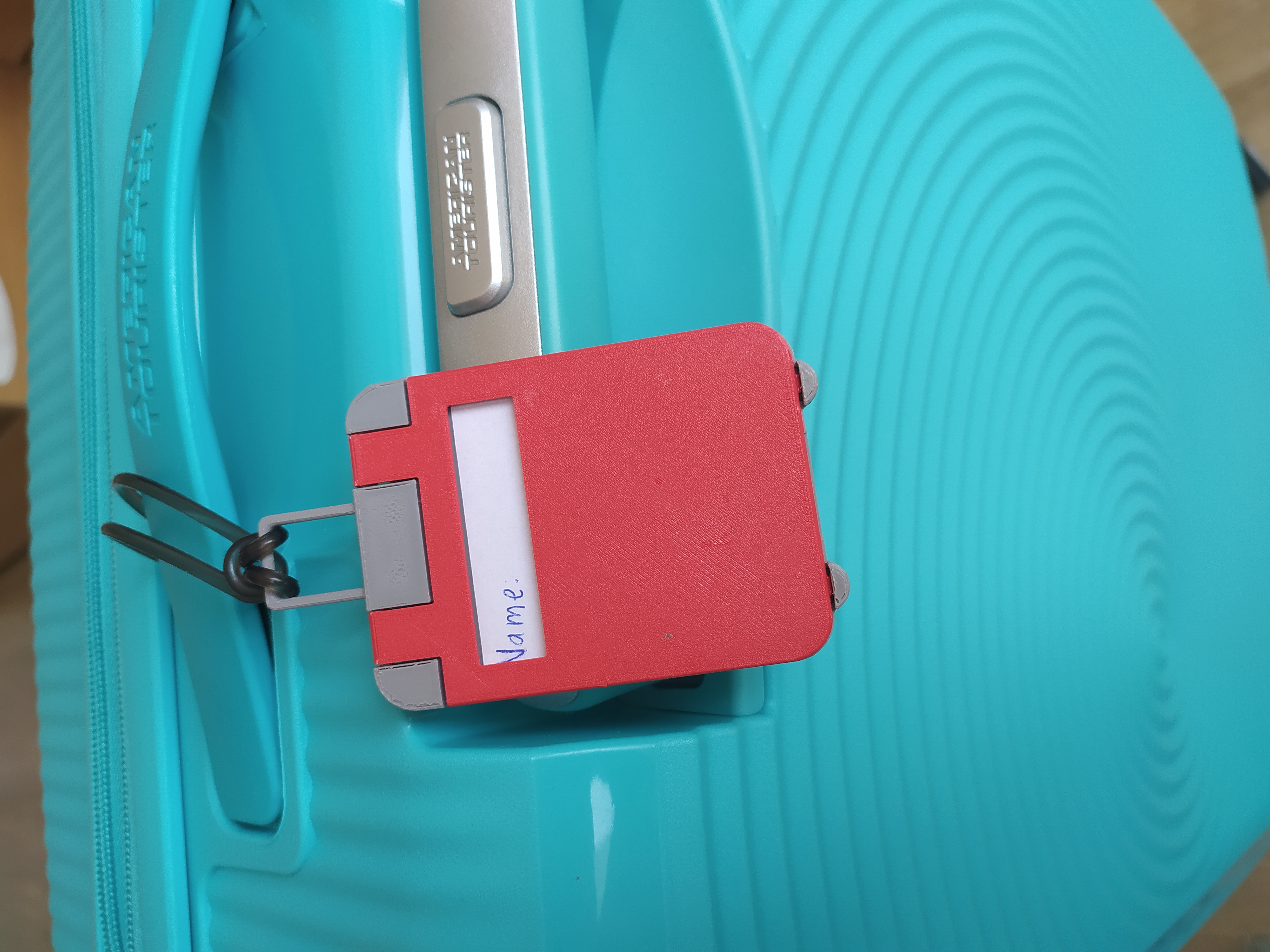 Luggage tag in shape of suitcase