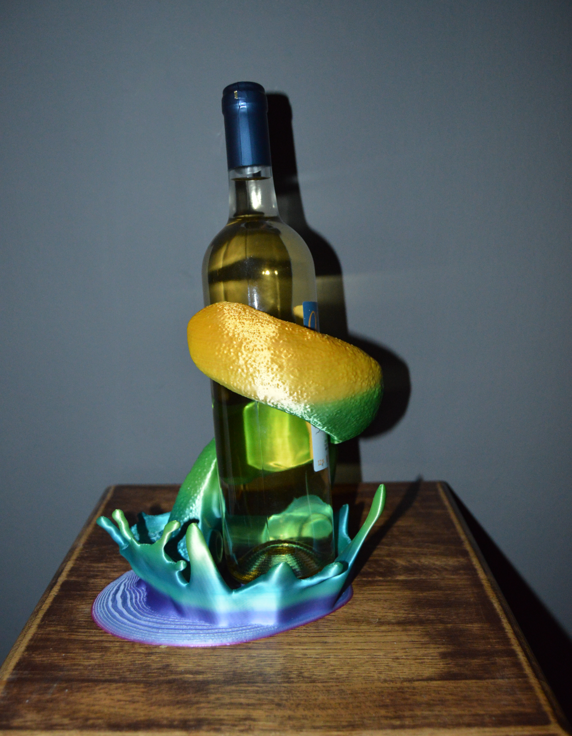 Tentacle wine holder