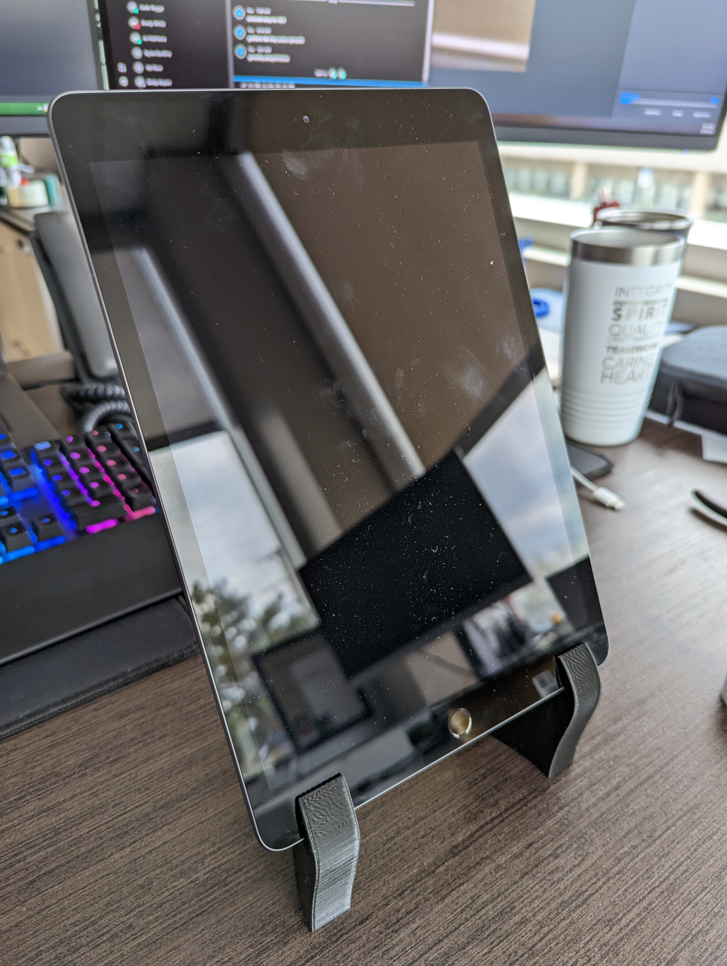 Vertical iPad Stand