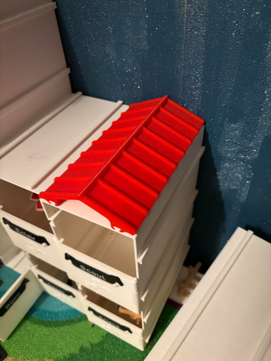 Roof for modular horse stall (schleich or other)