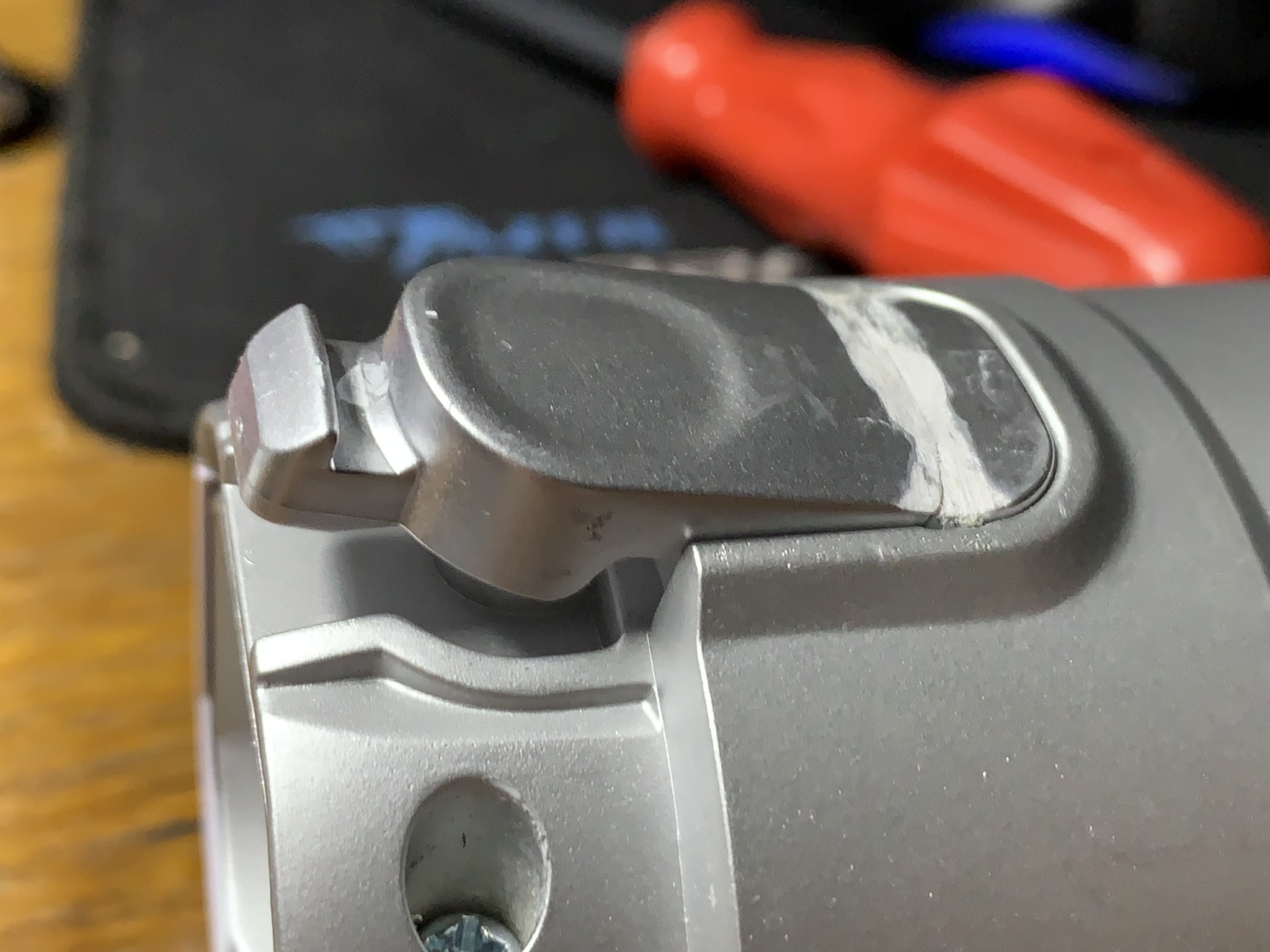 Locking button for the CONCEPT vacuum cleaner