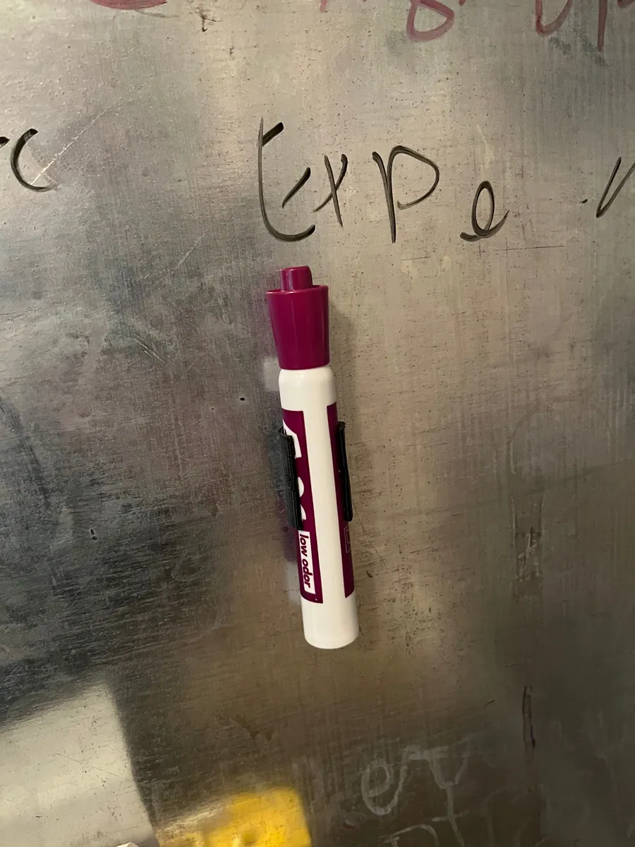 Magnet mount for single chisel expo marker