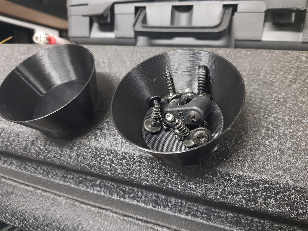 Magnetic Screw Cup