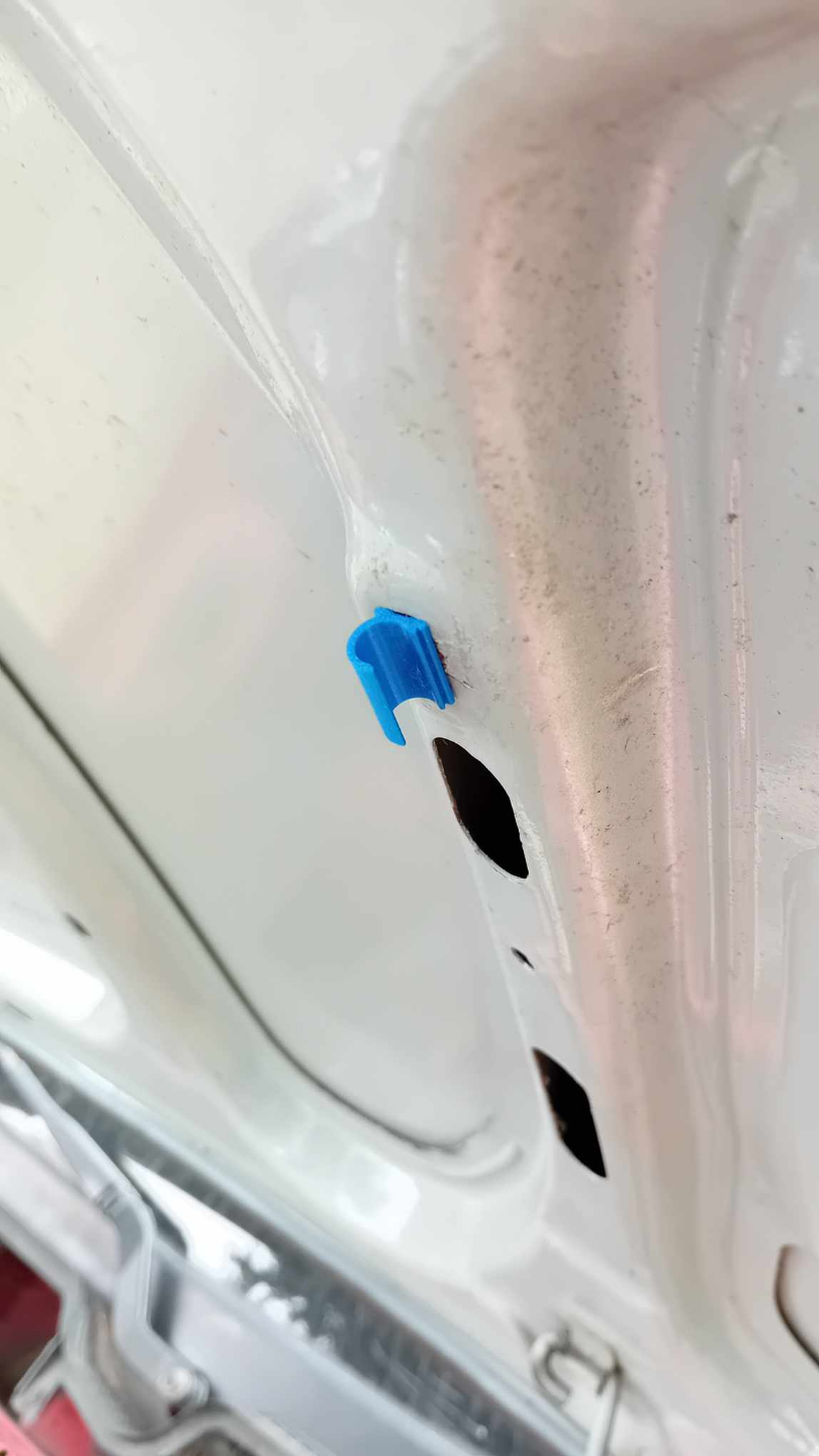 Citroen Saxo hood stick holder