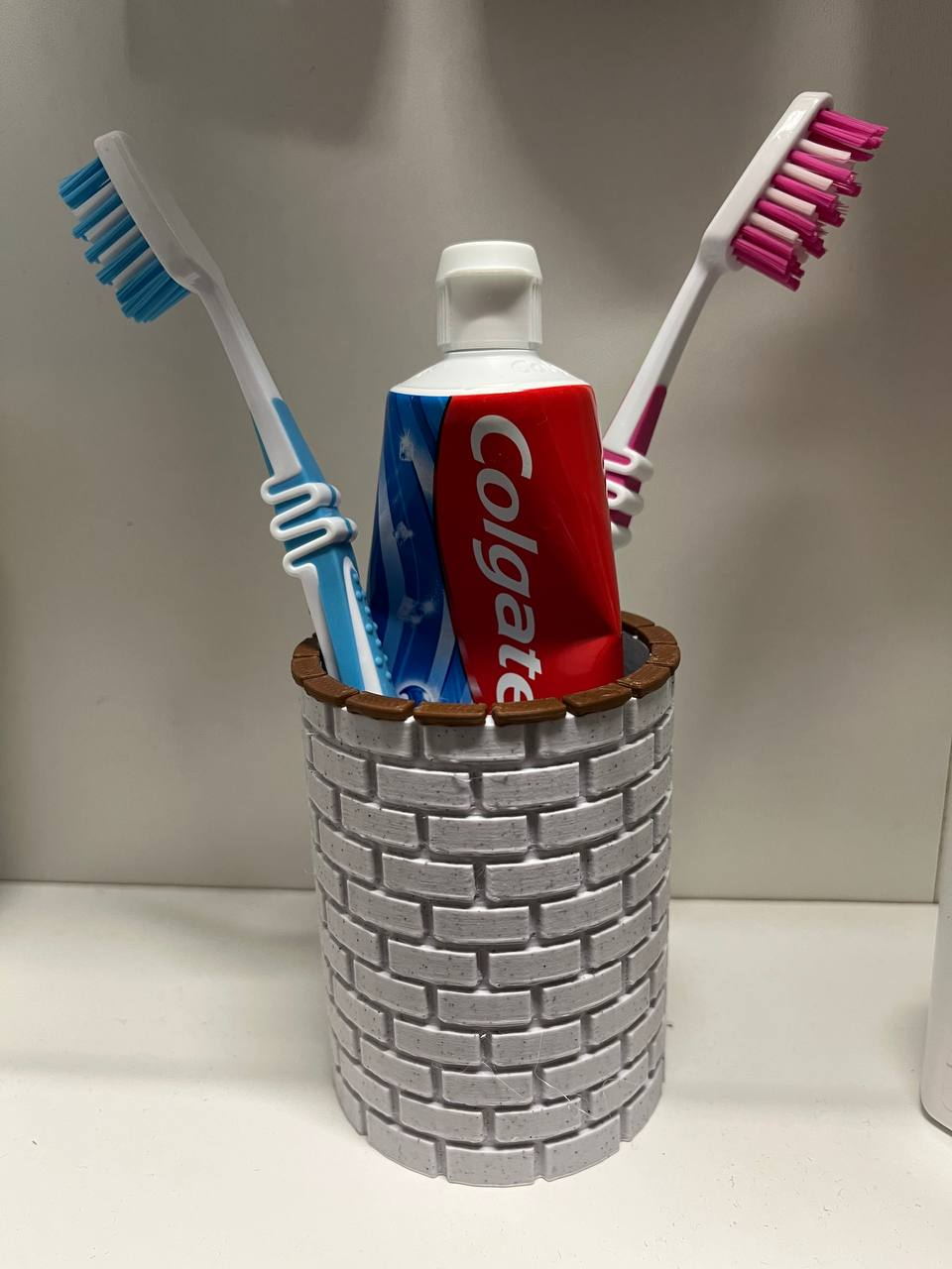 Waterwell for toothbrushes toothpaste brushholder