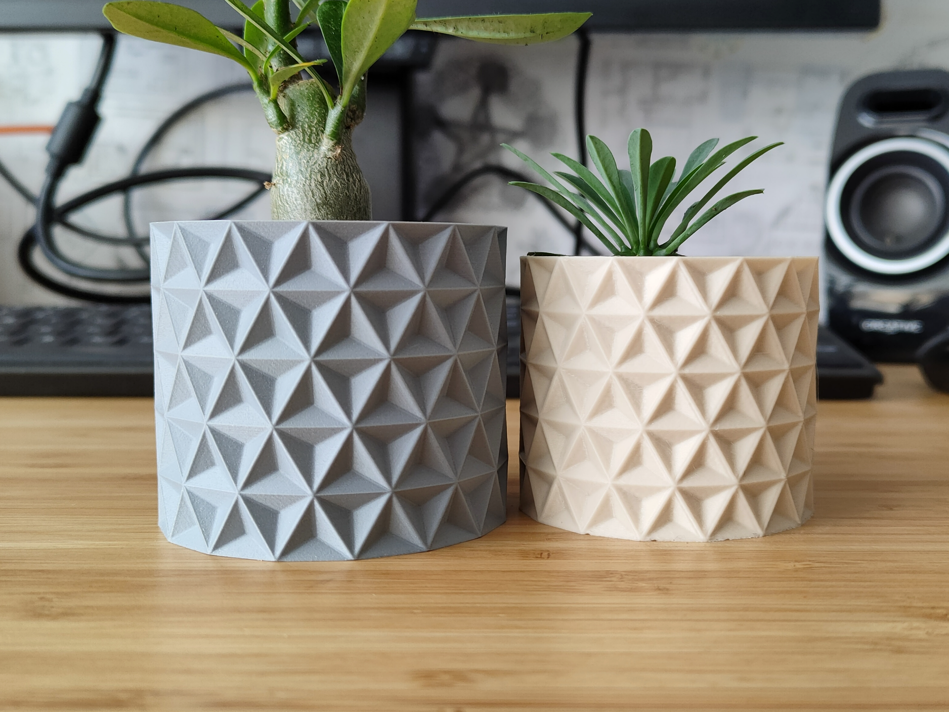 Traditional Triangle Plant pot Planter - Vase mode