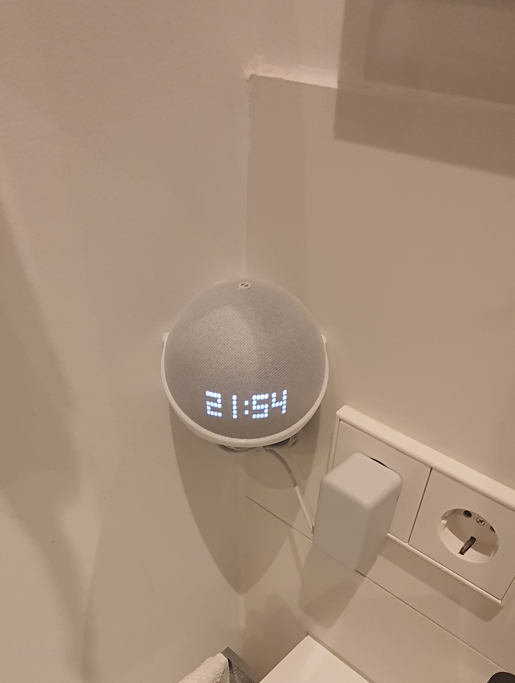 EchoDot 4 & 5 mount for corner of wall,no drilling
