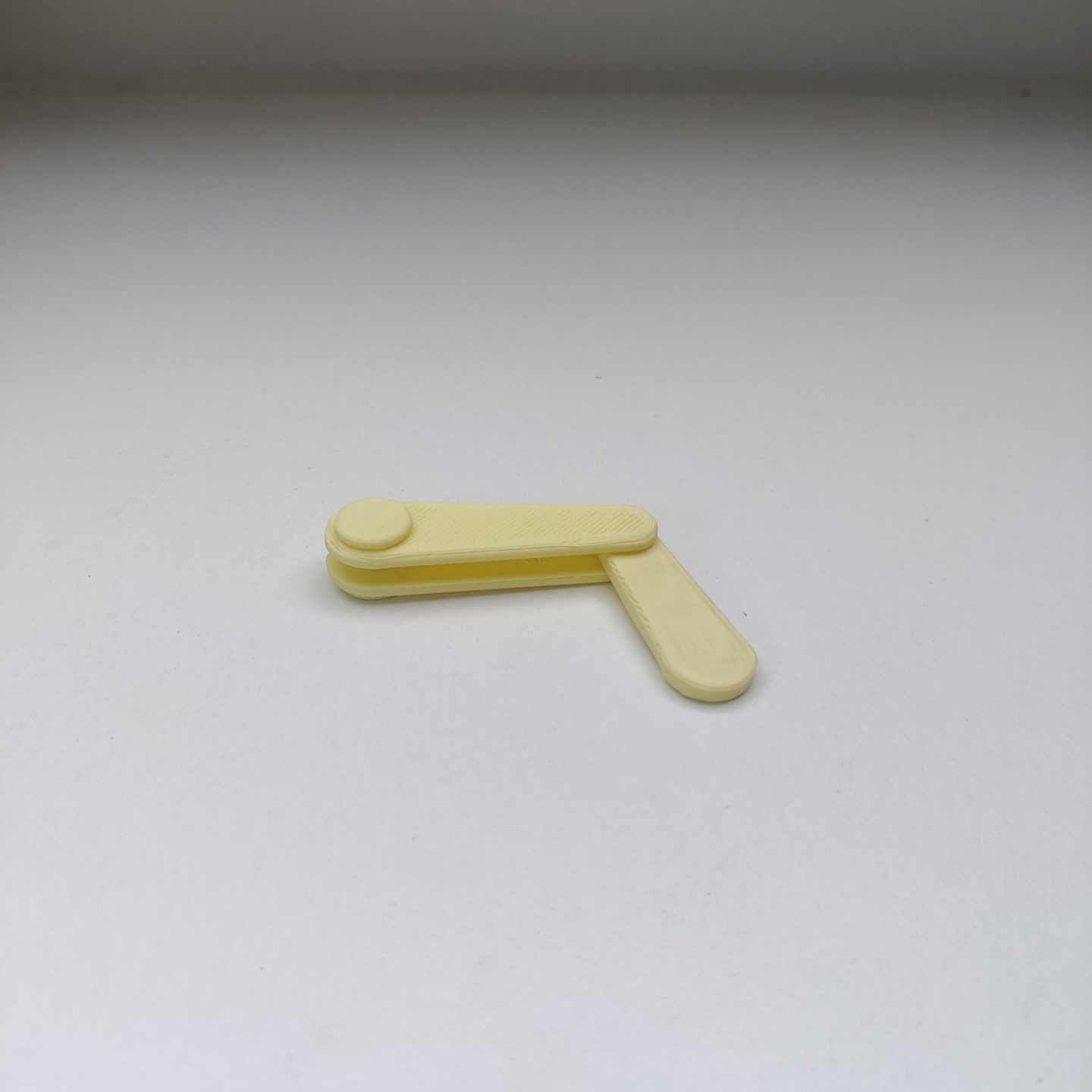 Chaotic pendulum fidget