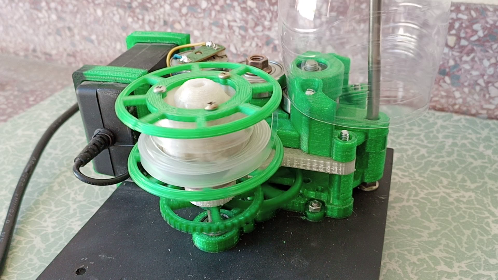 PET BOTTLE CUTTER WITH SELF SPOOLING FUNCTION