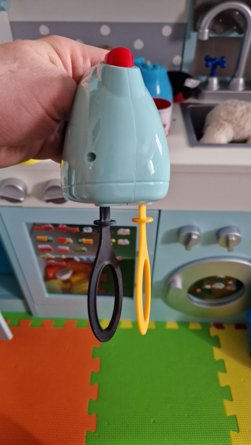 Flat beater for toy hand held mixer
