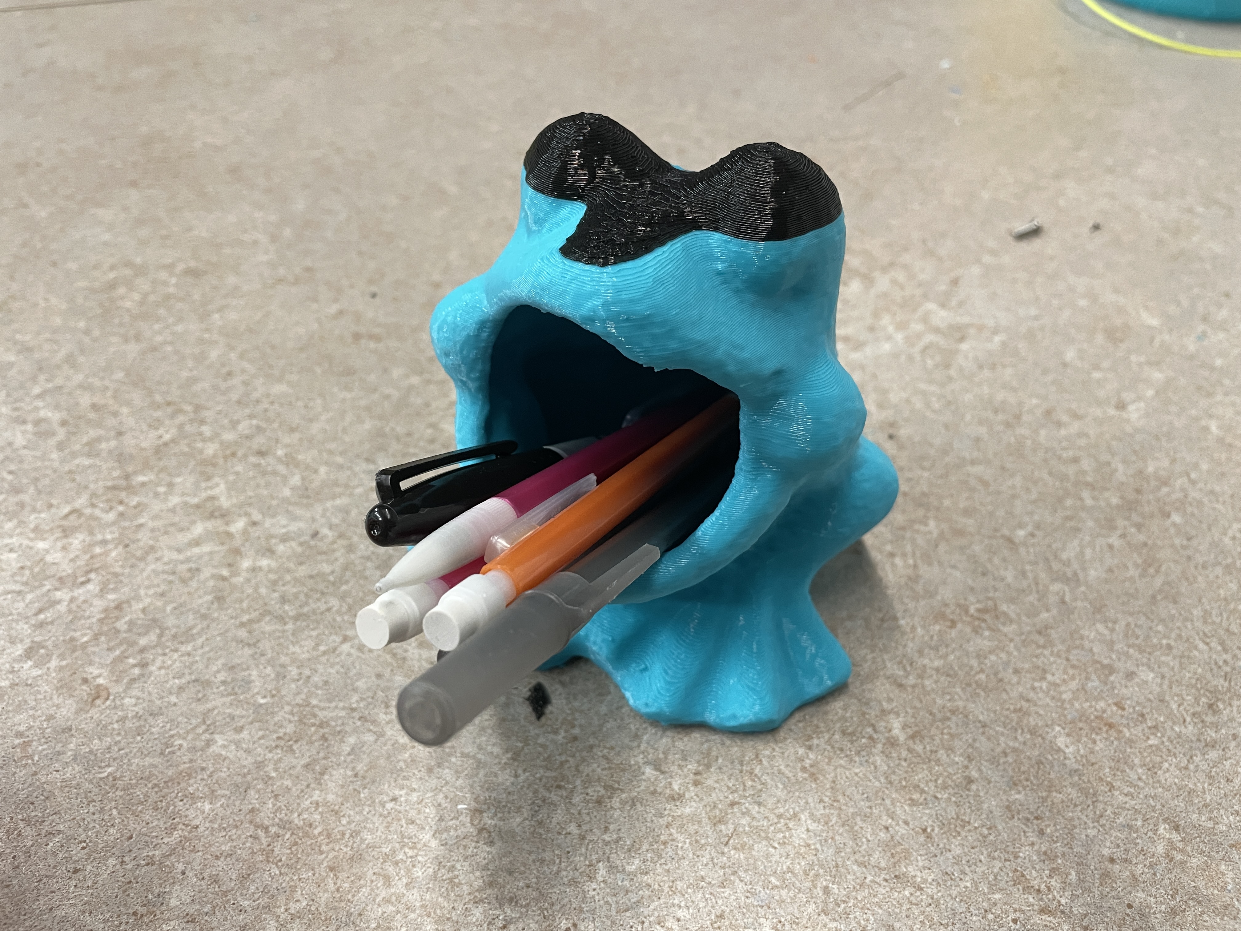 Frog Pen Holder