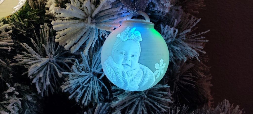 Your own photo on the Christmas Tree!