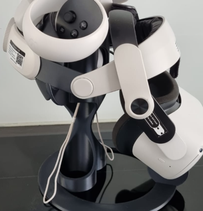 Quest2 + BoboVR headset stand