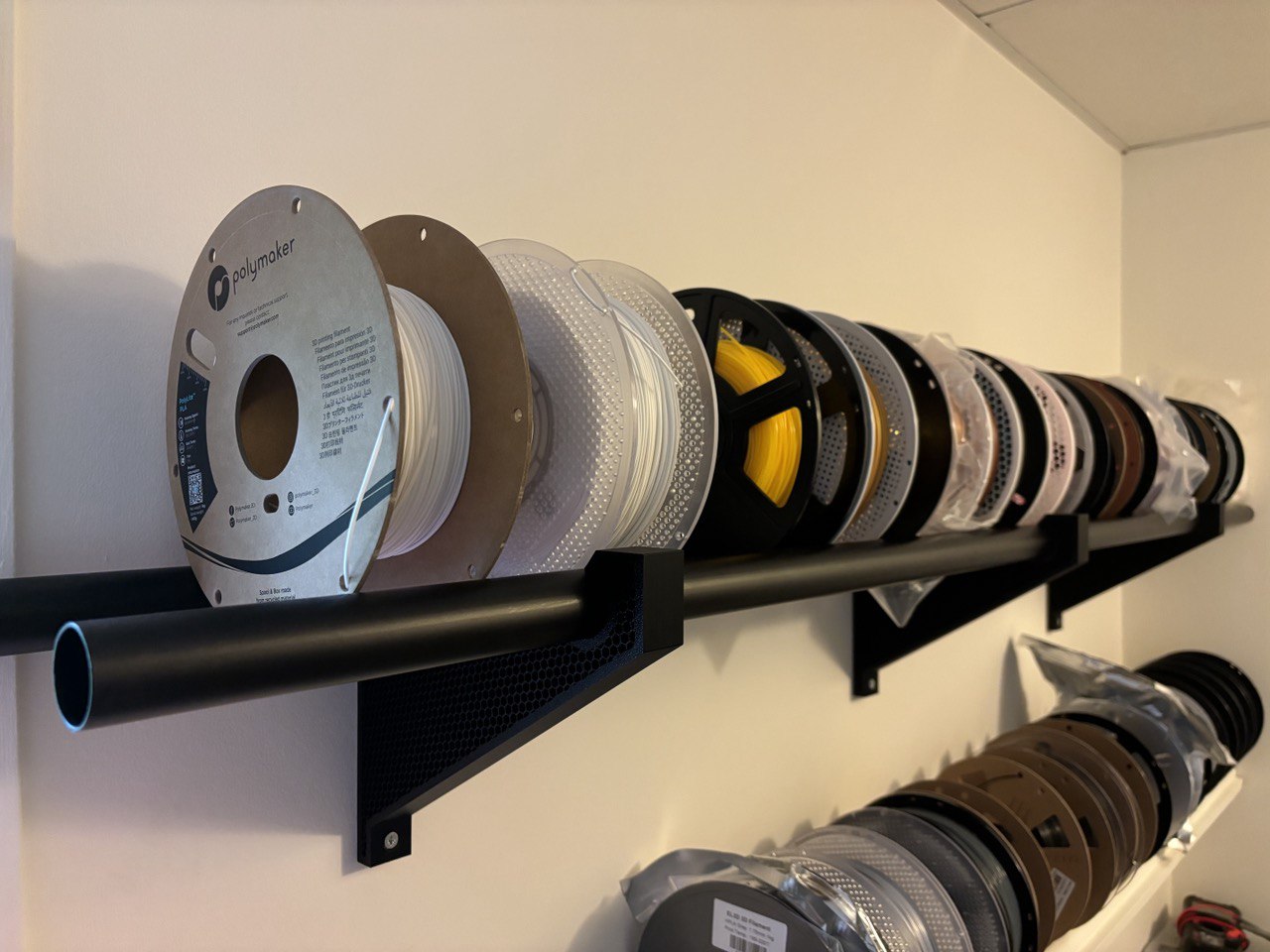 Filament shelf bracket